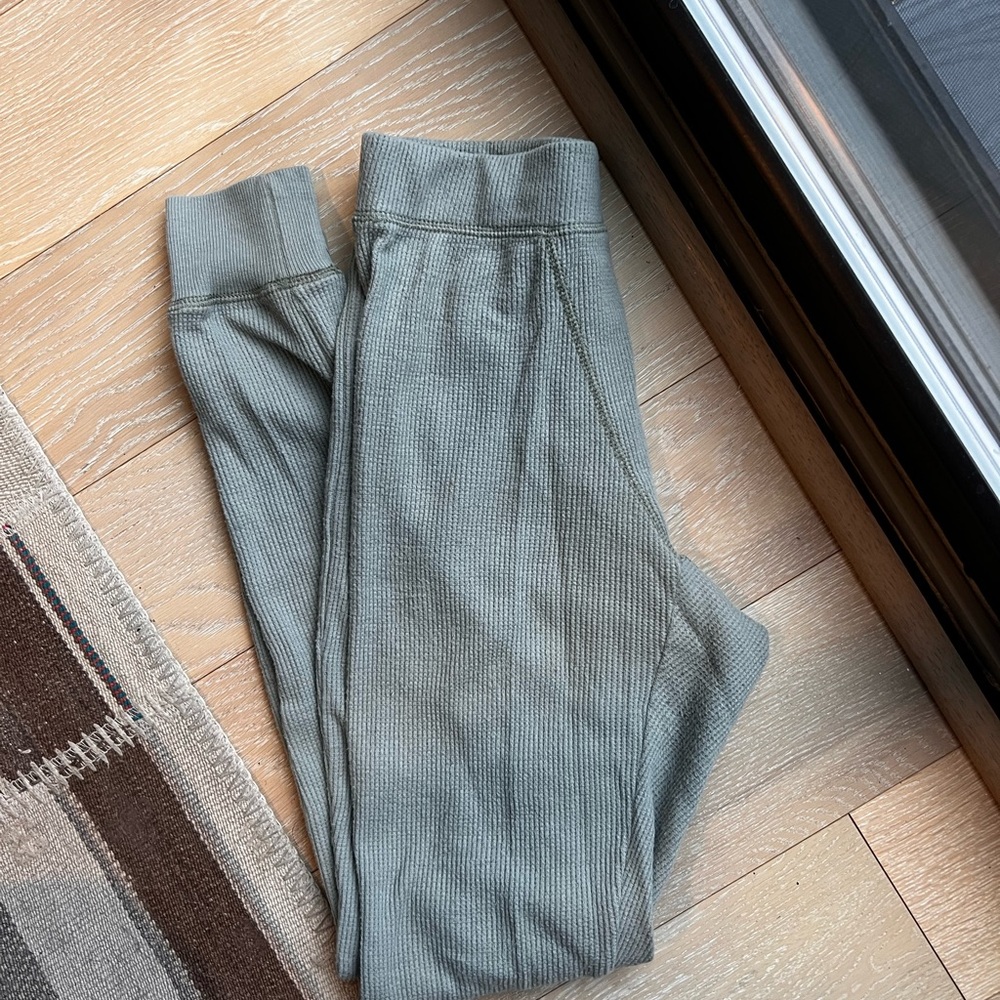 SKIMS Ribbed Light Sage Green Leggings - Waffle - Picture 5 of 5